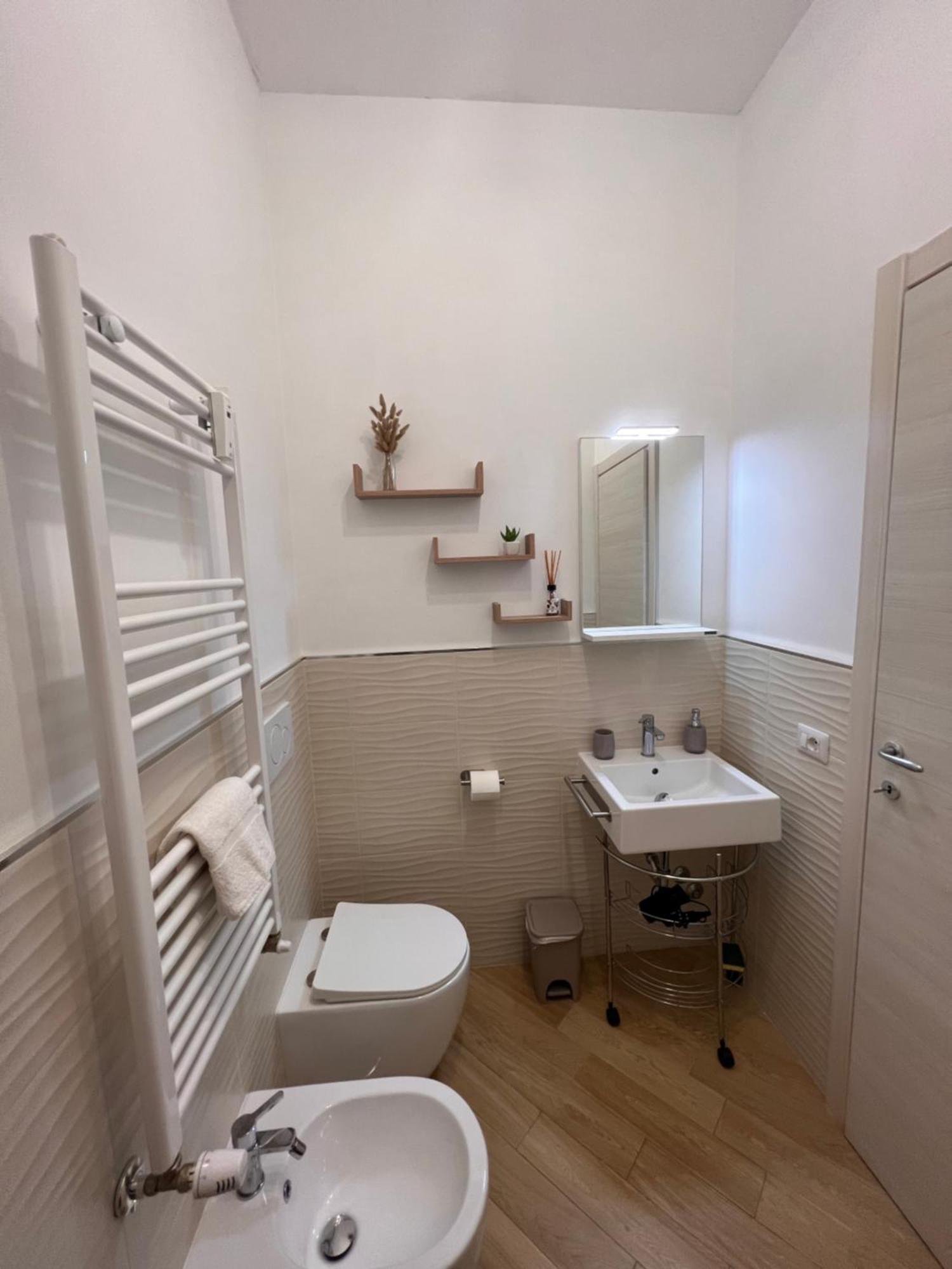 Casa Dharma Hotel Чивитавекия Екстериор снимка